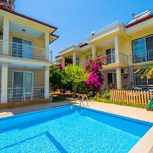  Villa Rose Calis